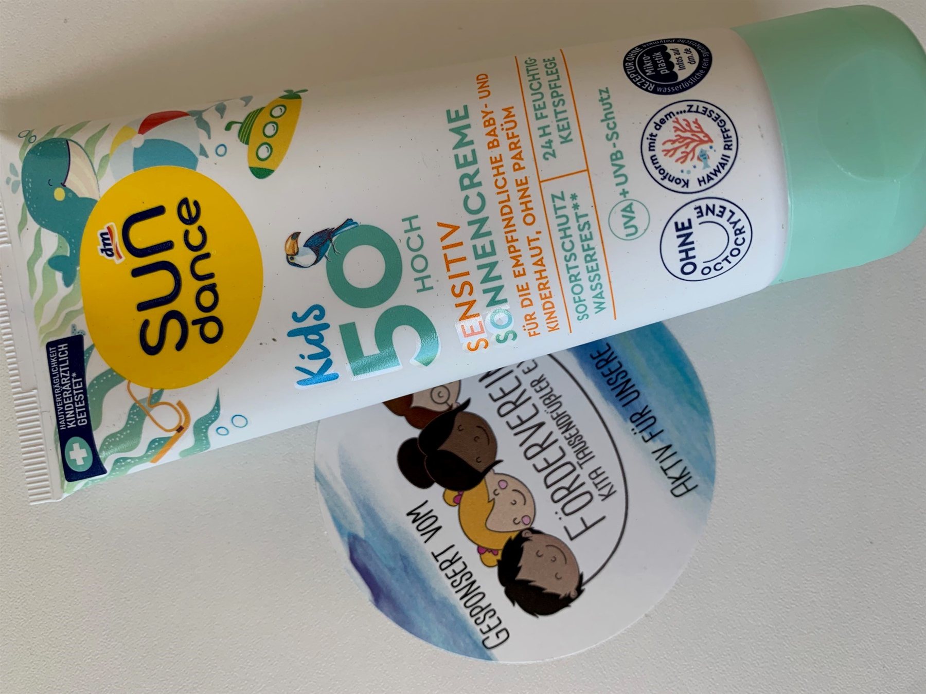 Damit alle Kinder gut vor Sonnenbrand geschützt sind, sorgt der Förderverein für eine einheitliche Sonnencreme.